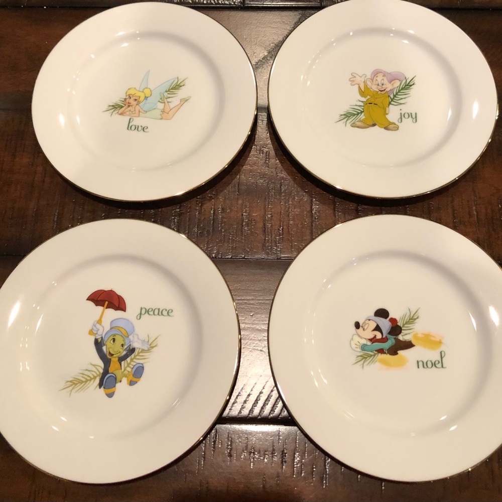 Walt Disney World Parks 8” Dessert Plates. Set of 4. Holiday Christmas Vintage.